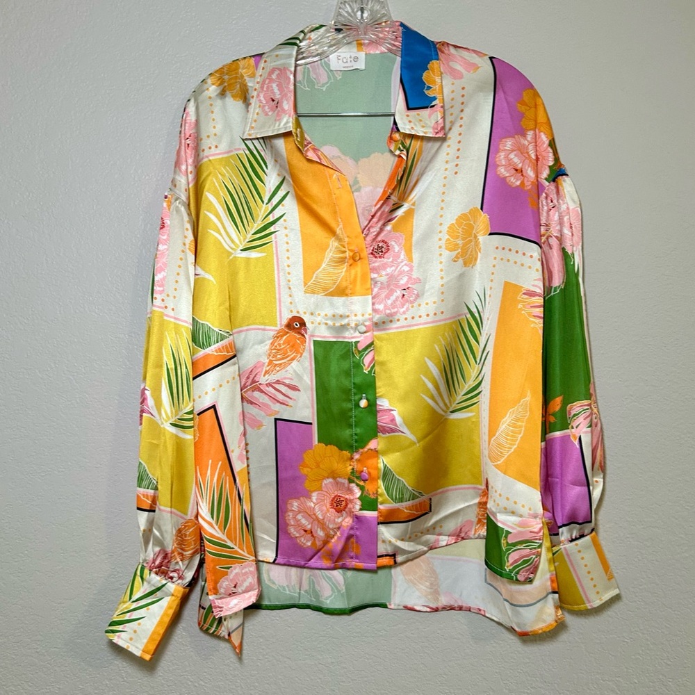 Fate Multicolor Floral Button Down Shirt women’s medium dopamine resort vacation